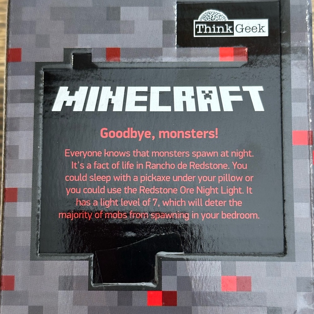 ThinkGeek Minecraft Night Light - Picture 2 of 4